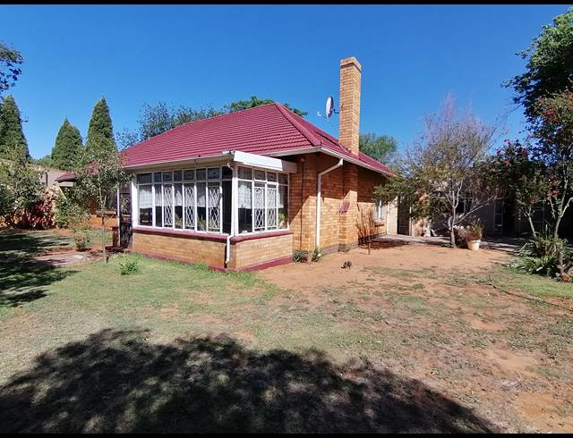 4 BEDROOM FREESTANDING FOR SALE IN STILFONTEIN EXT 3